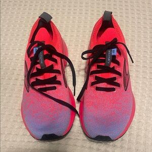 Brooks Vibrant pink/blue Athletic Shoes. Levitate 5. Excellent condition.